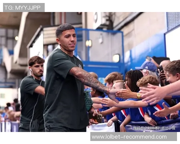 欧联杯精彩对决利物浦逆转巴黎圣日耳曼引爆全场热情与转会传闻